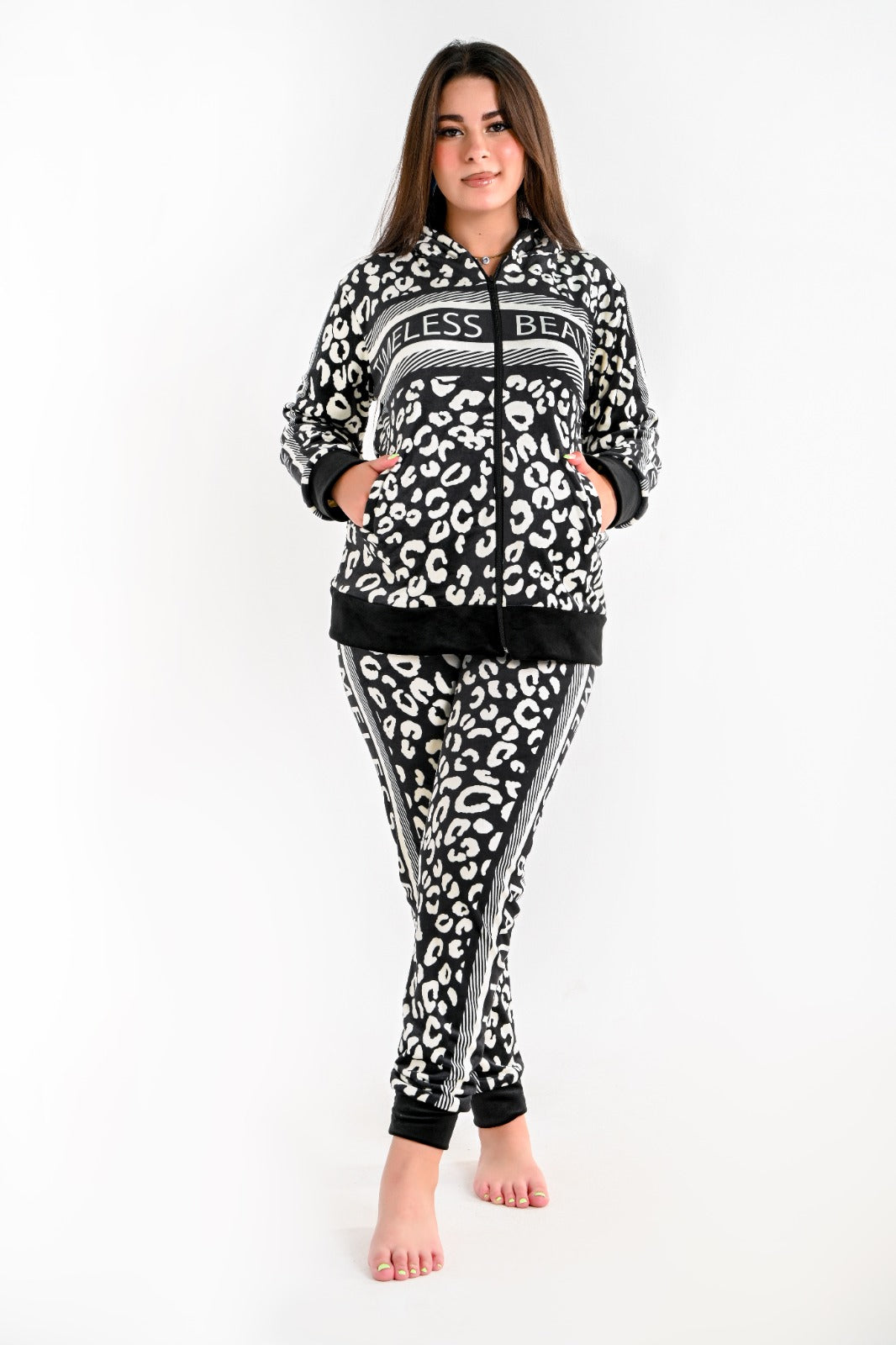 Timeless Beauty Chic Leopard Velvet jacket & pants set ππ€