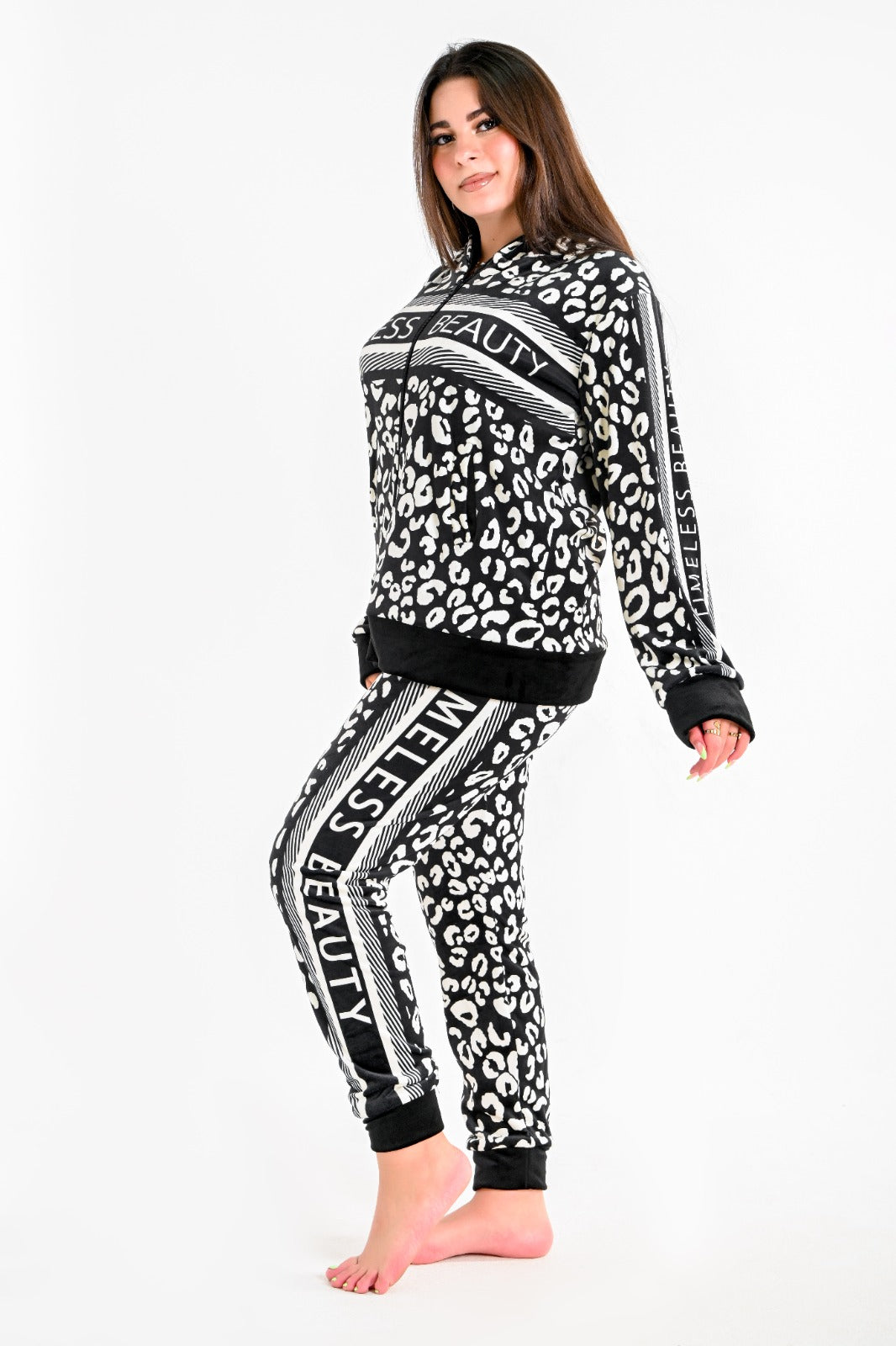 Timeless Beauty Chic Leopard Velvet jacket & pants set ππ€